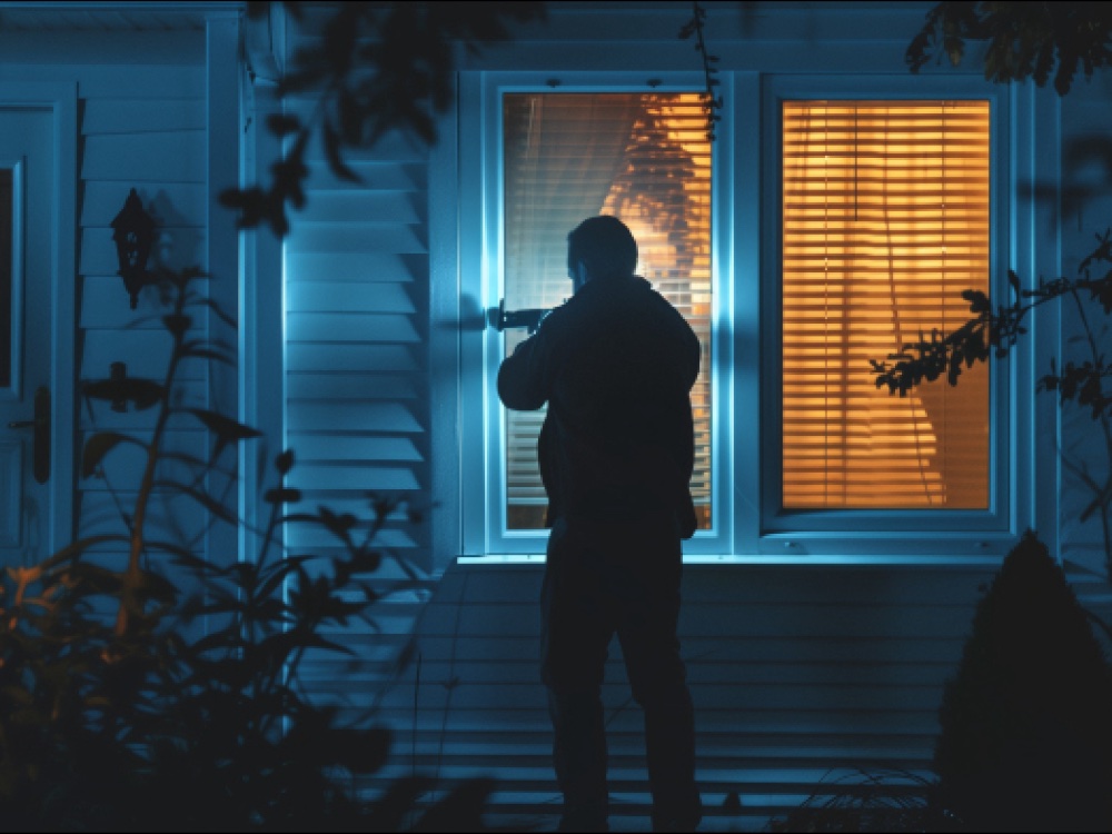 Foto vom Aufhebeln eines Fensters